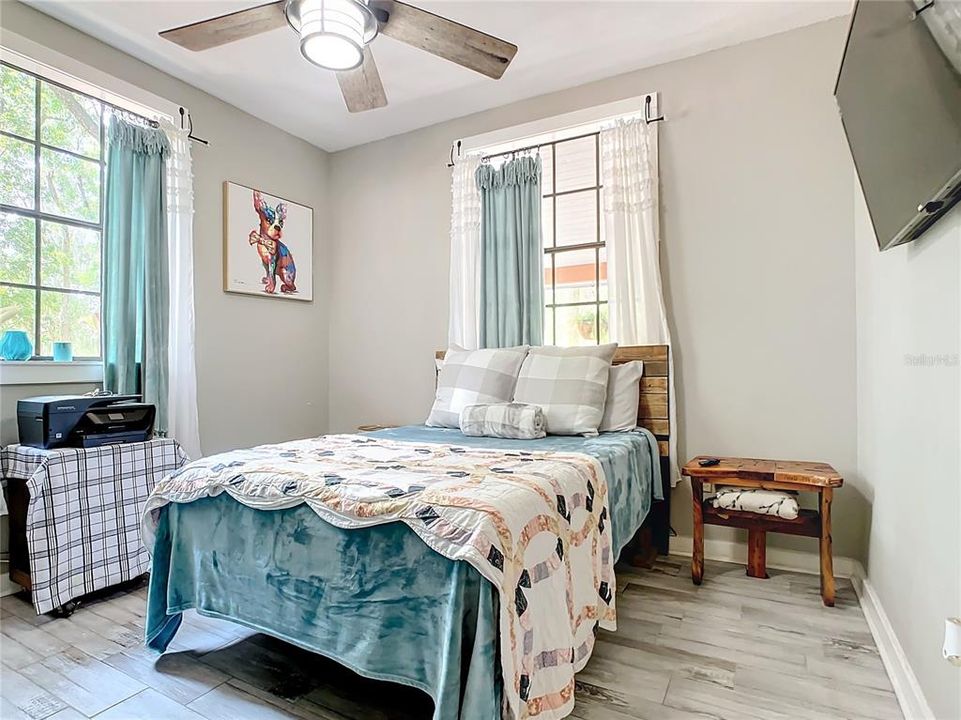 Active With Contract: $458,900 (2 beds, 2 baths, 1056 Square Feet)