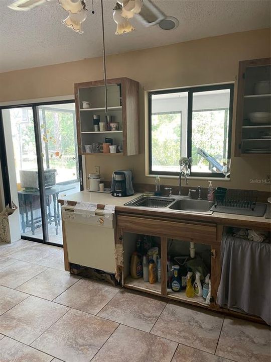 Active With Contract: $249,000 (3 beds, 2 baths, 1324 Square Feet)