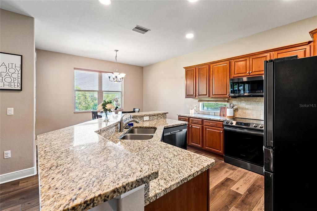 Active With Contract: $319,900 (3 beds, 2 baths, 1500 Square Feet)