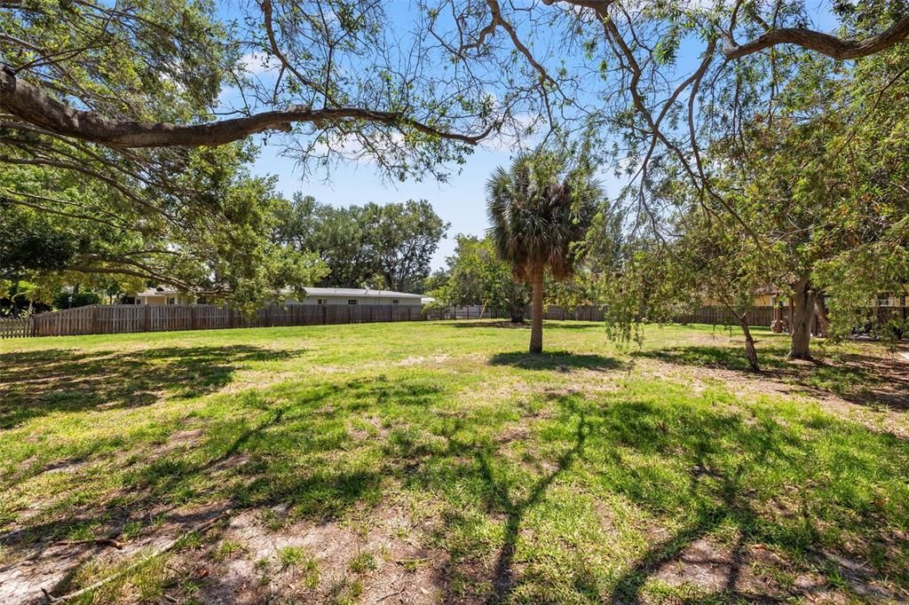 For Sale: $1,600,000 (2 beds, 1 baths, 1184 Square Feet)