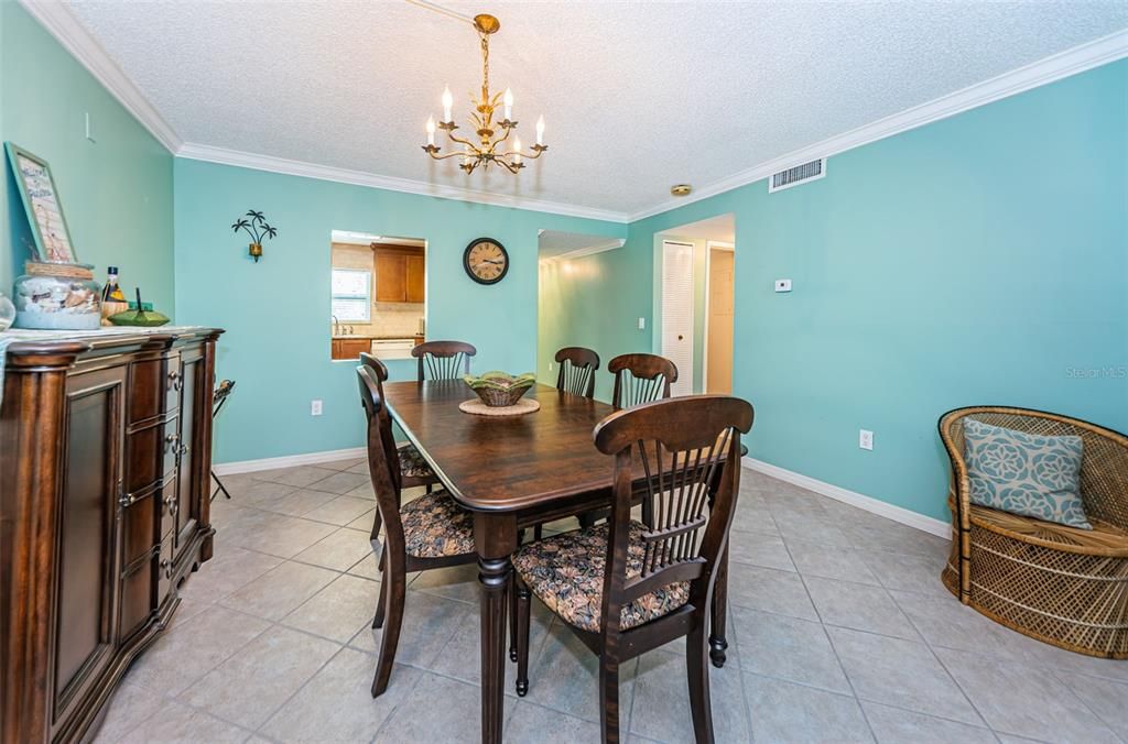 For Sale: $169,900 (2 beds, 2 baths, 1098 Square Feet)