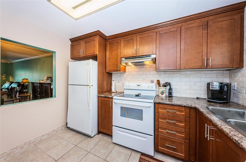 For Sale: $169,900 (2 beds, 2 baths, 1098 Square Feet)