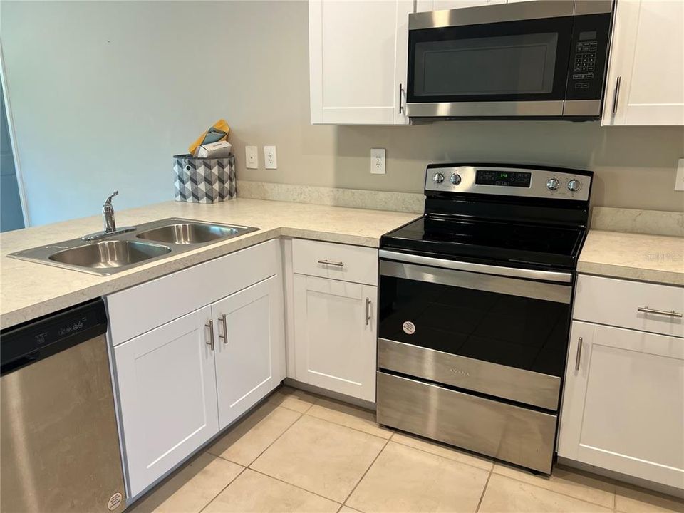 For Rent: $2,100 (3 beds, 2 baths, 1389 Square Feet)