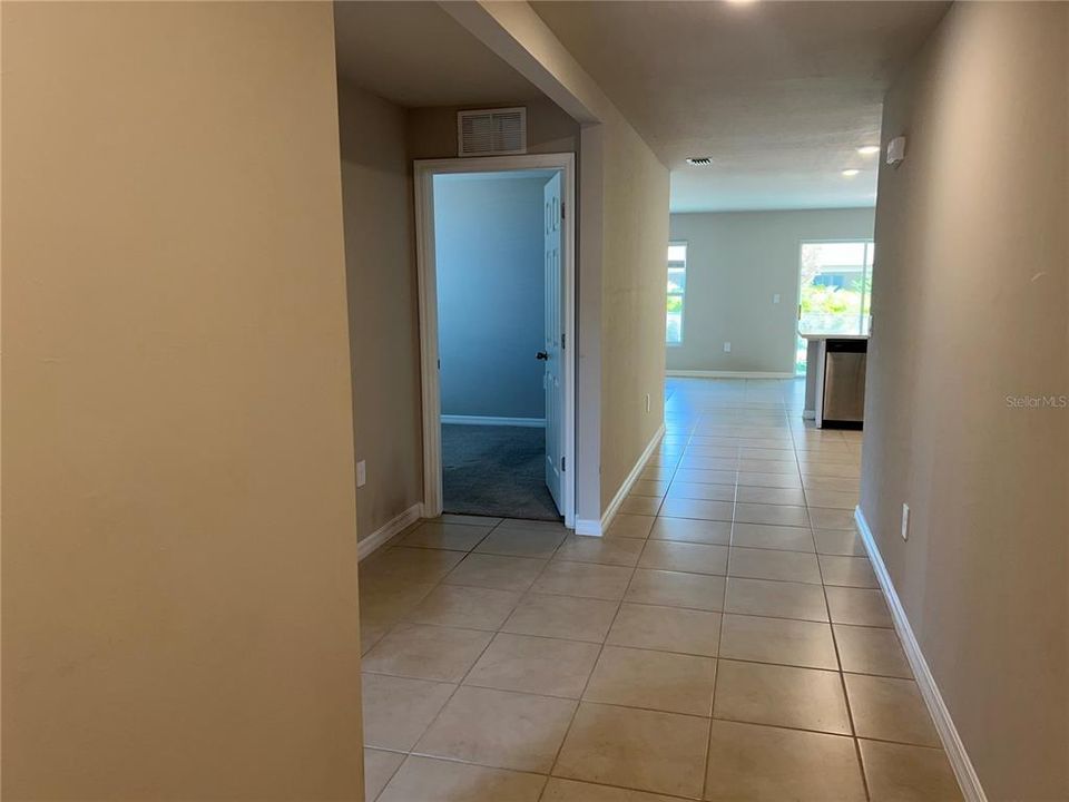 For Rent: $2,100 (3 beds, 2 baths, 1389 Square Feet)