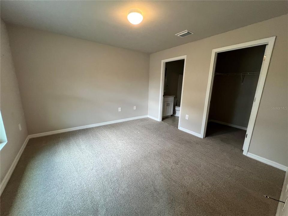 For Rent: $2,100 (3 beds, 2 baths, 1389 Square Feet)