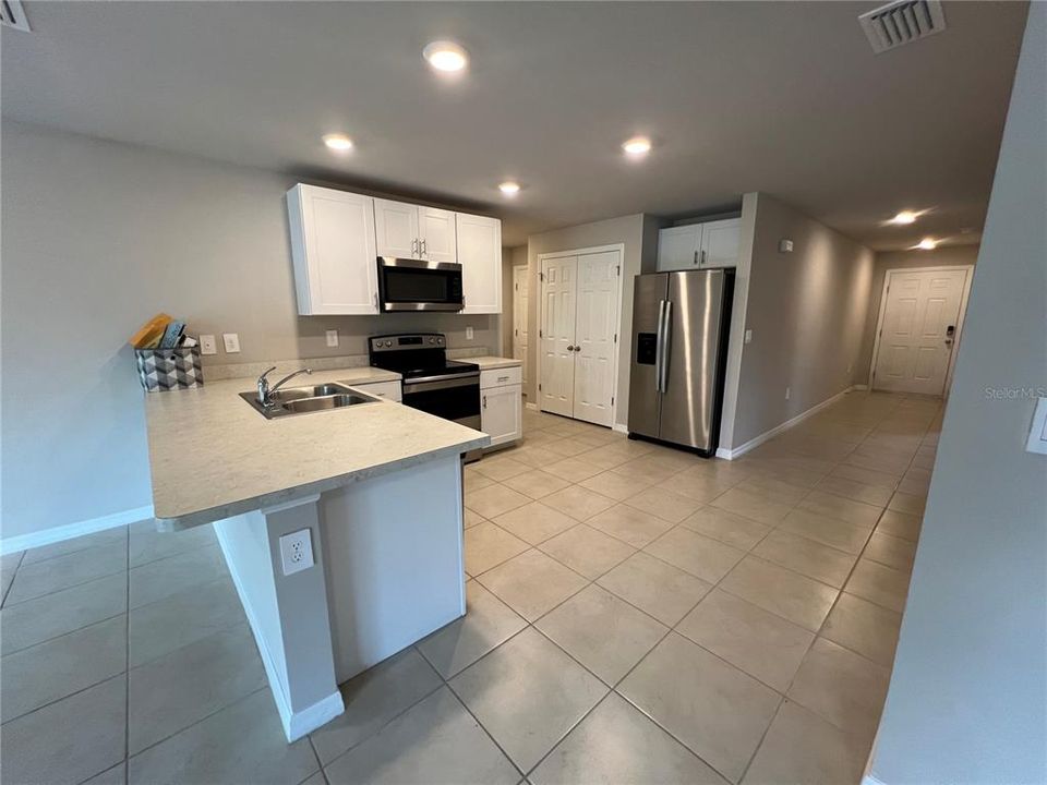 For Rent: $2,100 (3 beds, 2 baths, 1389 Square Feet)