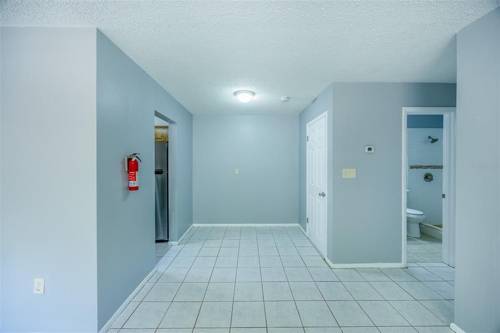 For Sale: $157,000 (1 beds, 1 baths, 690 Square Feet)