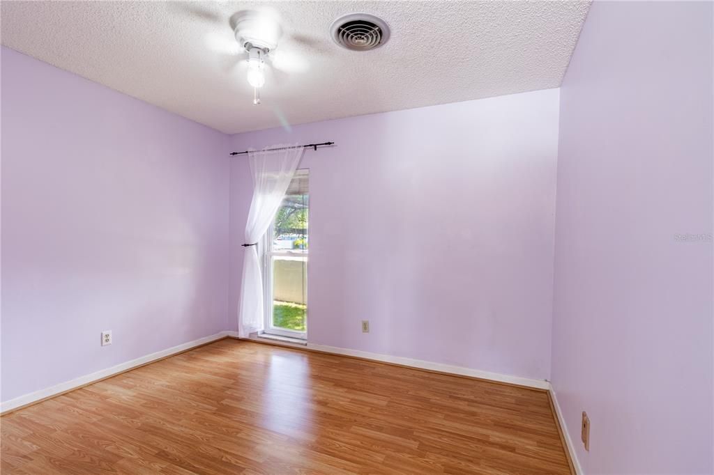 For Sale: $210,000 (2 beds, 1 baths, 816 Square Feet)