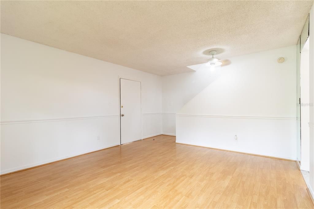For Sale: $210,000 (2 beds, 1 baths, 816 Square Feet)