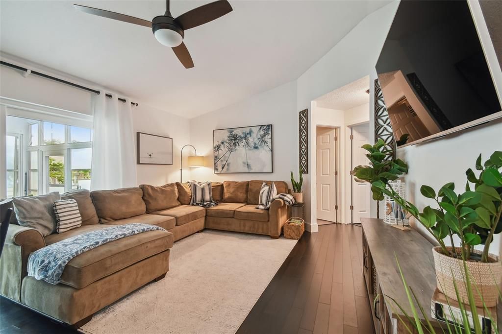 Active With Contract: $529,000 (3 beds, 2 baths, 1464 Square Feet)