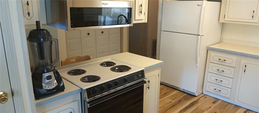 For Sale: $174,900 (2 beds, 2 baths, 1040 Square Feet)