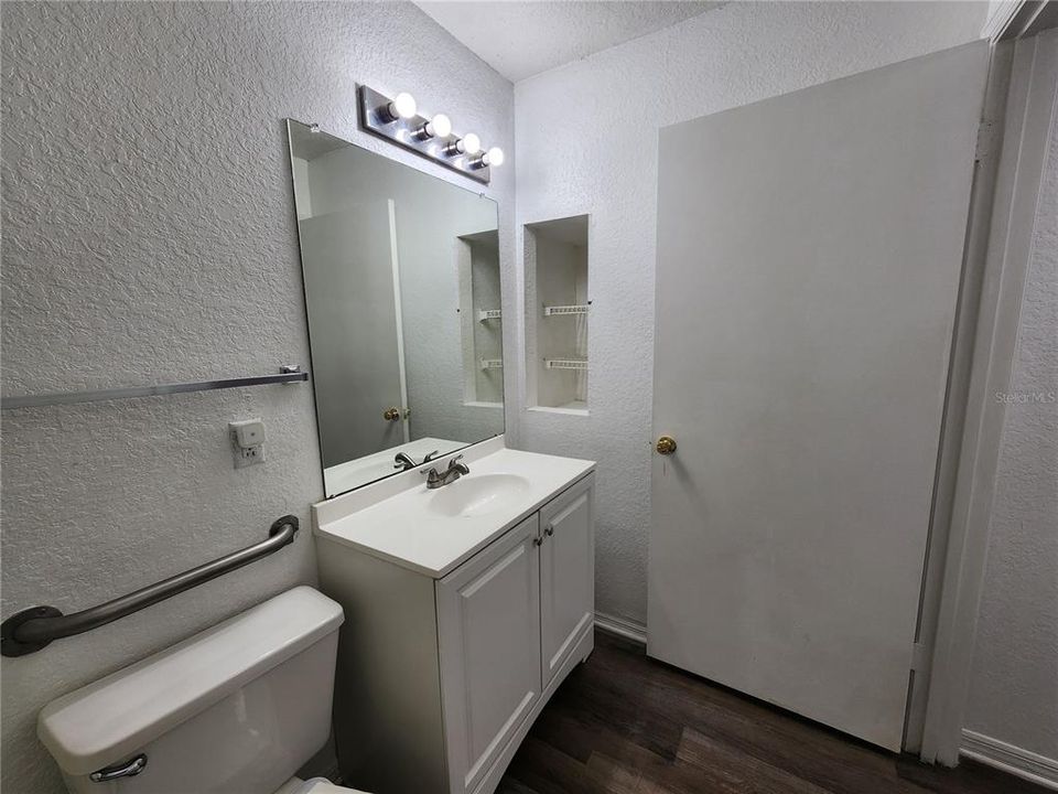 Active With Contract: $164,000 (1 beds, 1 baths, 627 Square Feet)