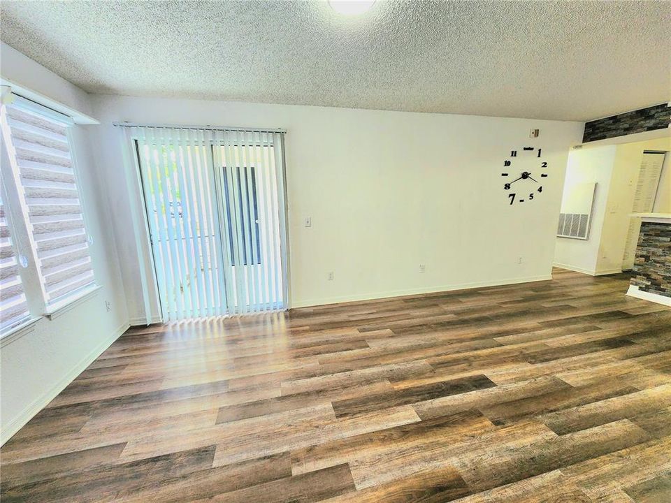 Active With Contract: $164,000 (1 beds, 1 baths, 627 Square Feet)