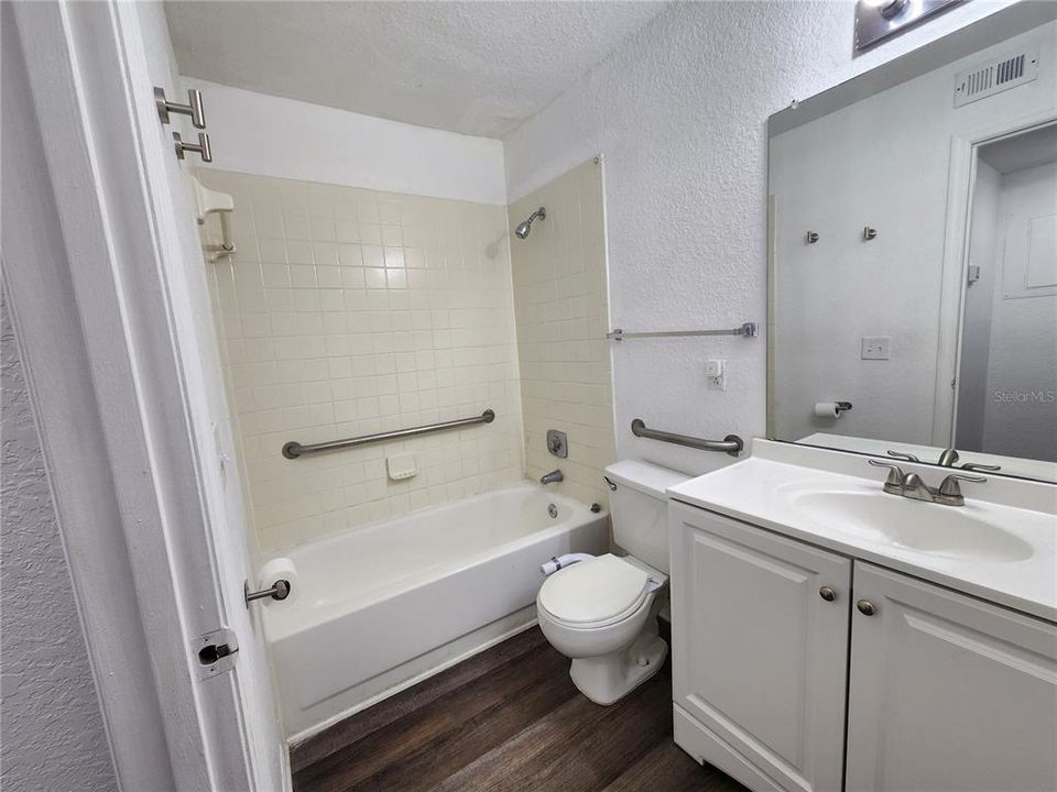 Active With Contract: $164,000 (1 beds, 1 baths, 627 Square Feet)