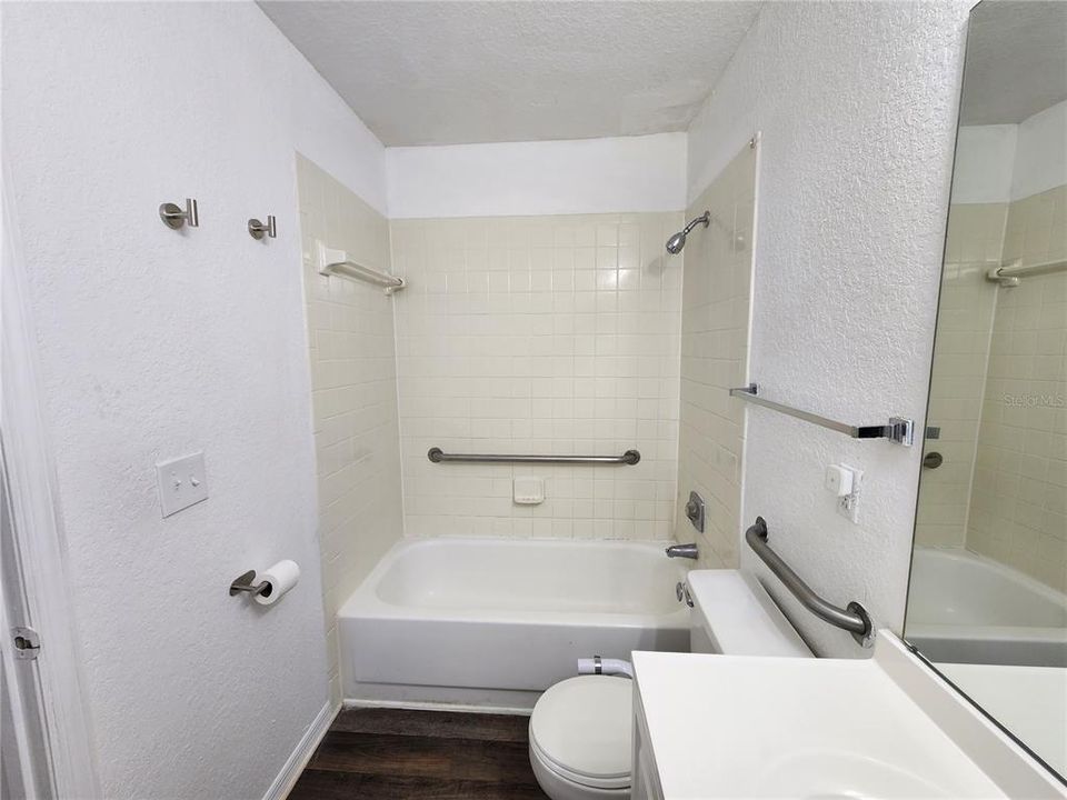 Active With Contract: $164,000 (1 beds, 1 baths, 627 Square Feet)