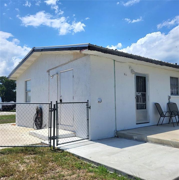 Recently Sold: $229,900 (2 beds, 1 baths, 1032 Square Feet)