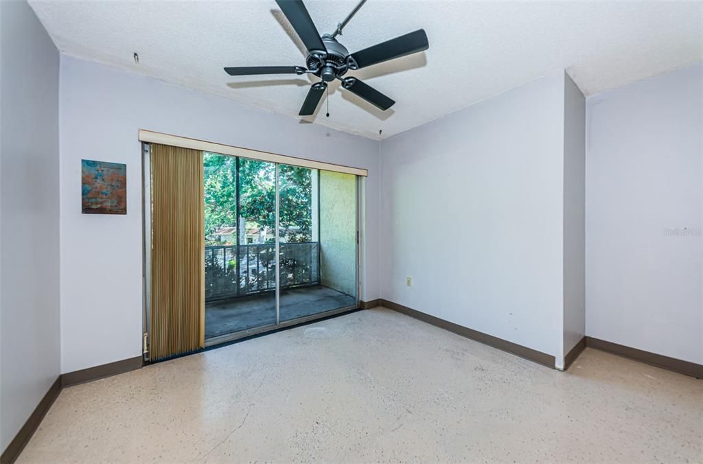 For Sale: $128,500 (2 beds, 1 baths, 817 Square Feet)