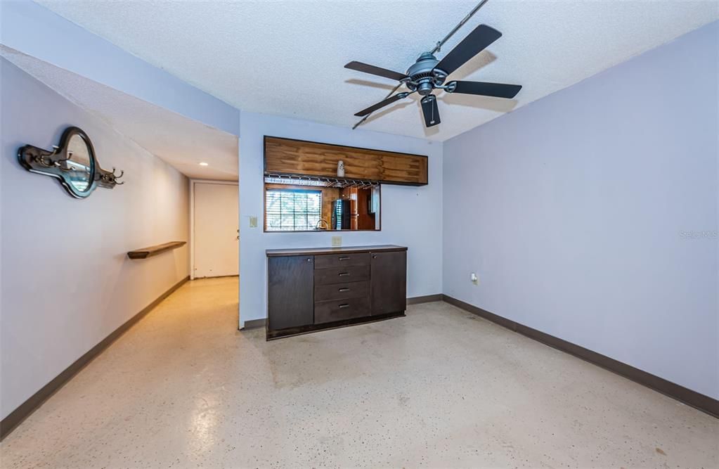 For Sale: $128,500 (2 beds, 1 baths, 817 Square Feet)