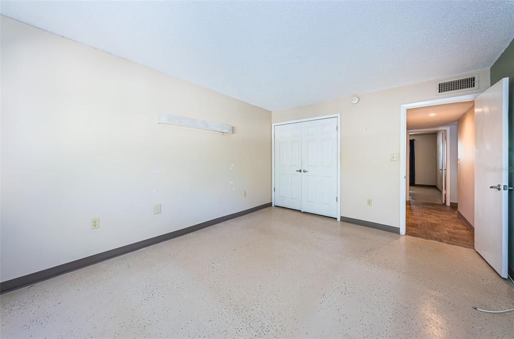 For Sale: $128,500 (2 beds, 1 baths, 817 Square Feet)