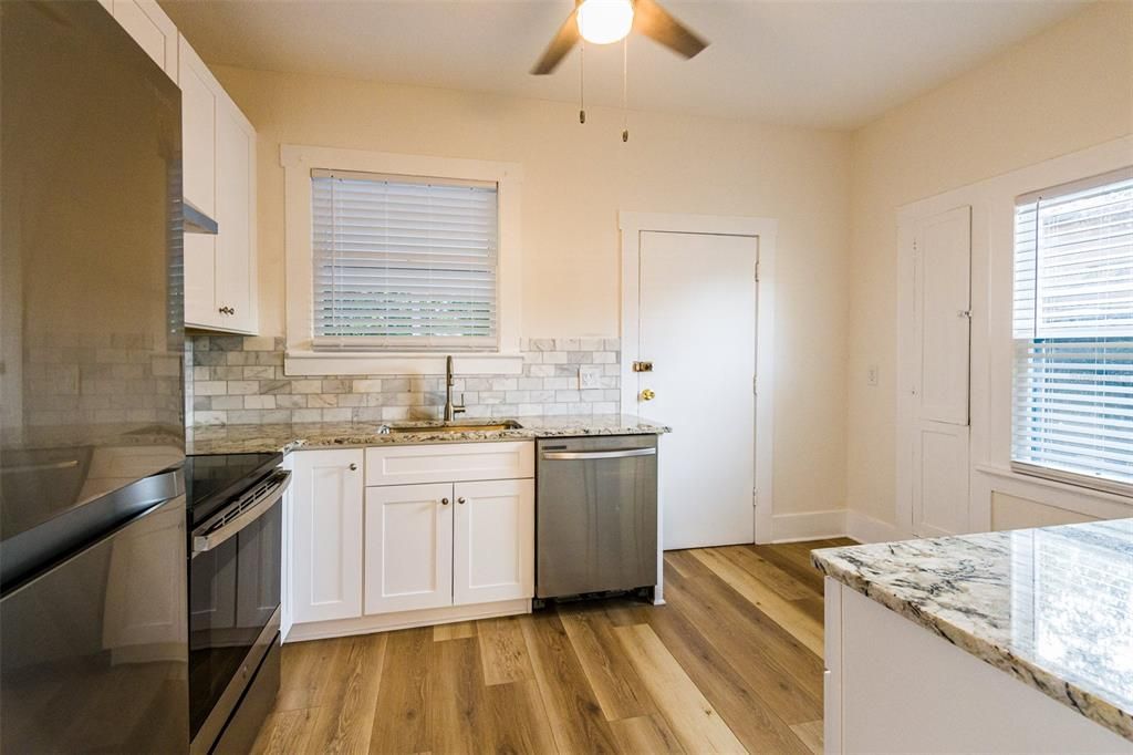 For Rent: $2,850 (2 beds, 1 baths, 1092 Square Feet)