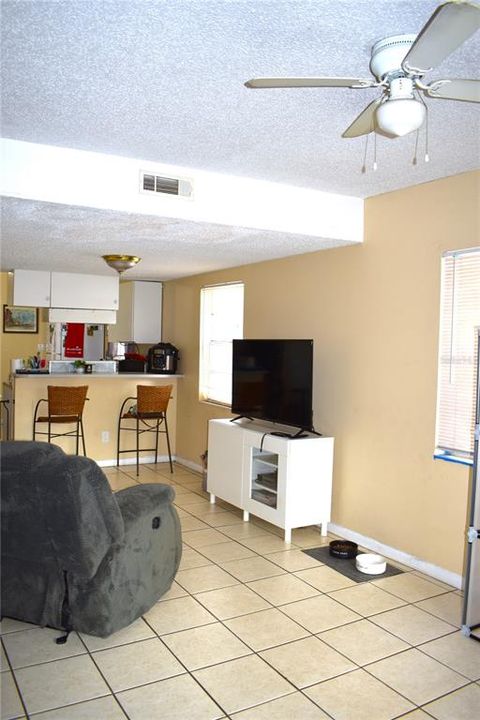 For Rent: $1,900 (2 beds, 2 baths, 1084 Square Feet)