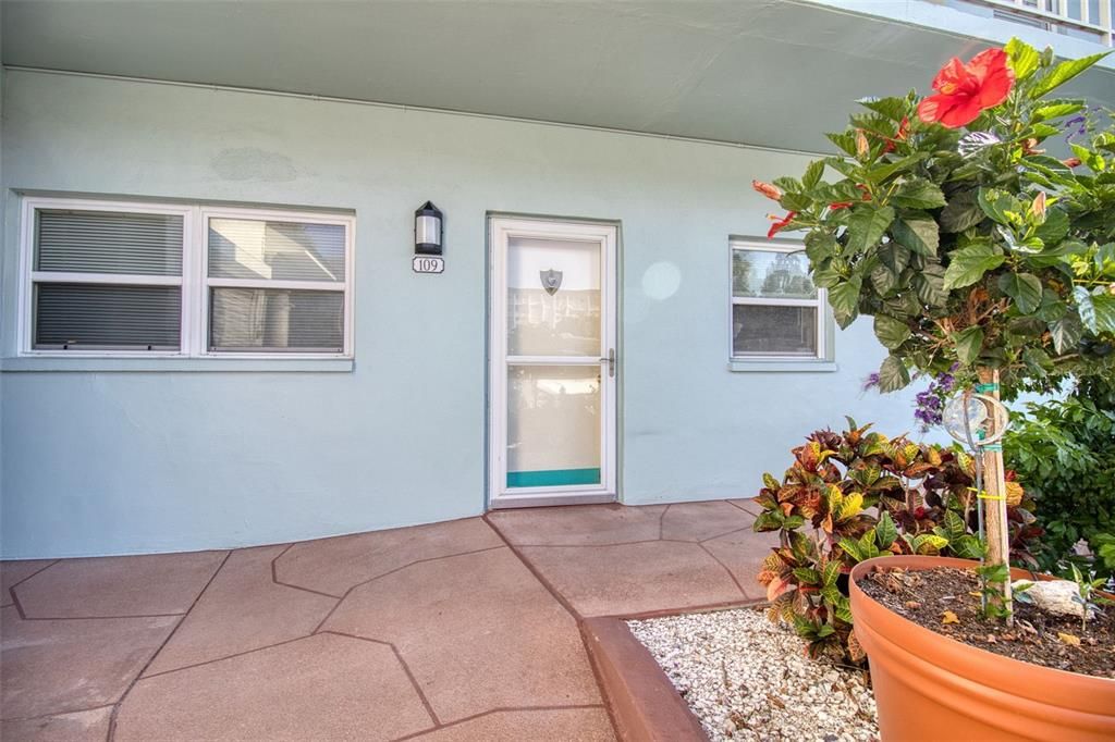 For Sale: $399,000 (2 beds, 1 baths, 1150 Square Feet)