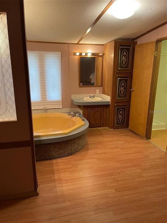 En Venta: $225,000 (4 camas, 2 baños, 2128 Pies cuadrados)