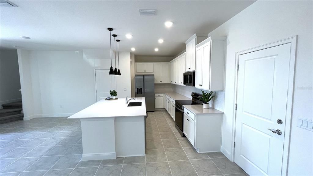 Active With Contract: $2,250 (3 beds, 2 baths, 1624 Square Feet)