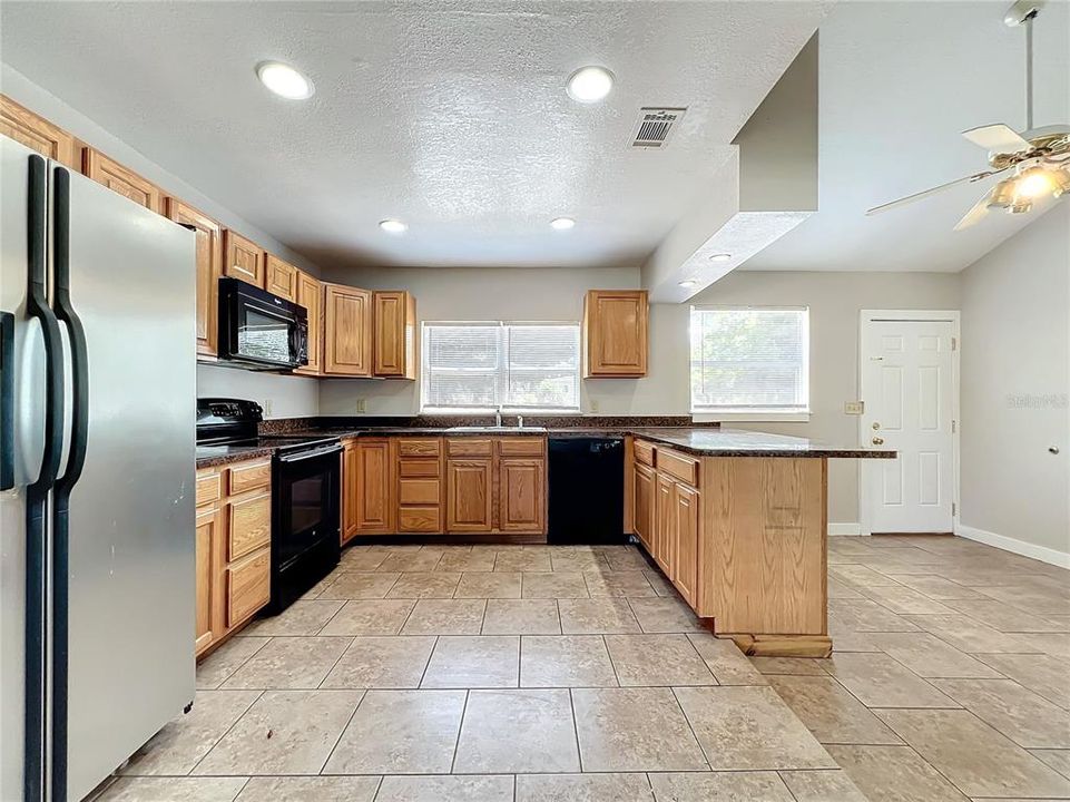 For Sale: $245,000 (2 beds, 1 baths, 874 Square Feet)