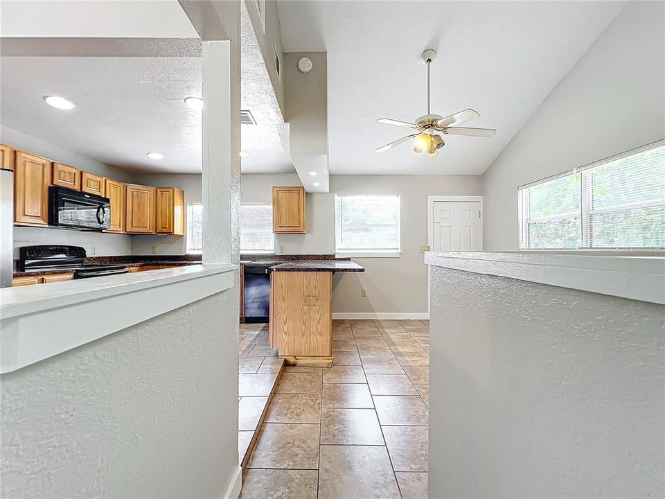 For Sale: $245,000 (2 beds, 1 baths, 874 Square Feet)