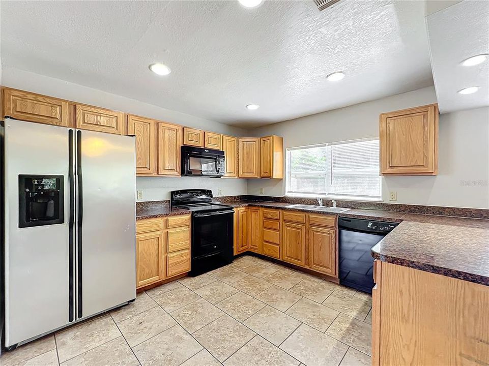 For Sale: $245,000 (2 beds, 1 baths, 874 Square Feet)