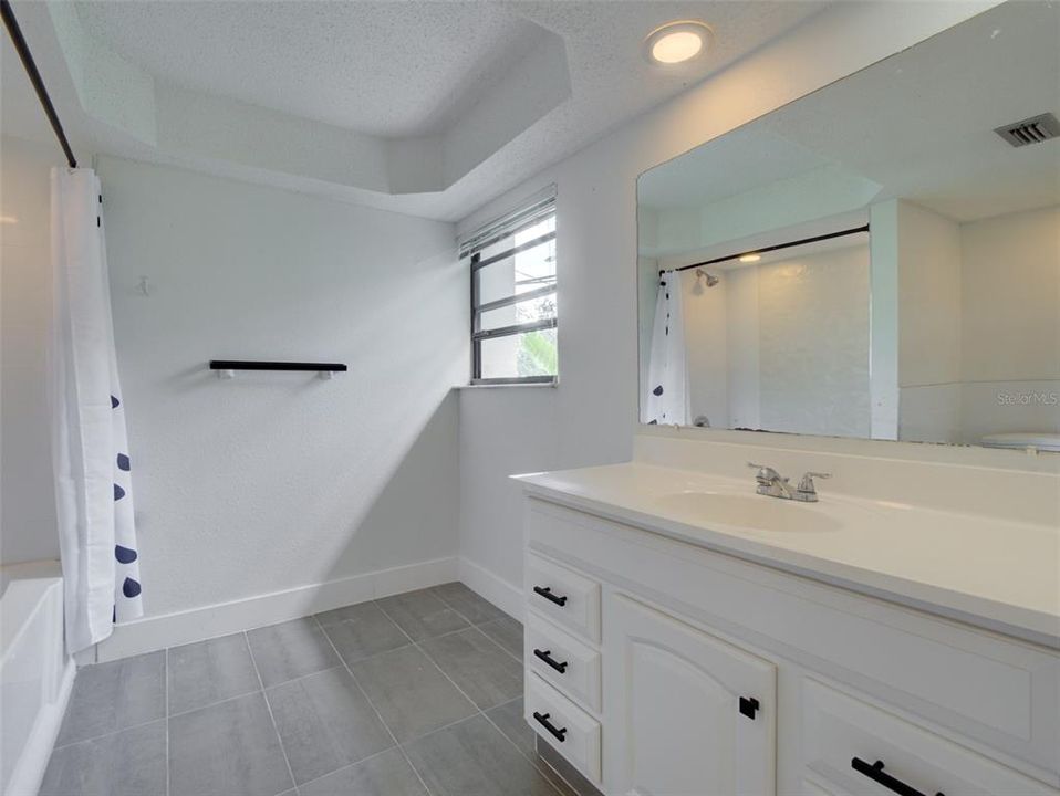 Active With Contract: $3,495 (3 beds, 2 baths, 1780 Square Feet)