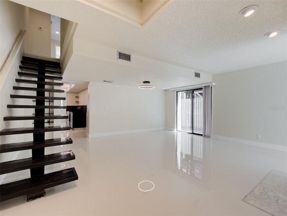 Active With Contract: $3,495 (3 beds, 2 baths, 1780 Square Feet)