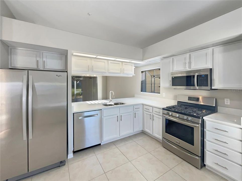 Active With Contract: $382,000 (2 beds, 2 baths, 1237 Square Feet)