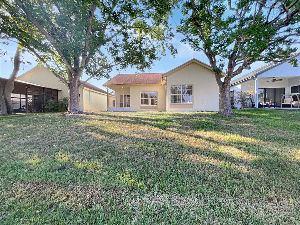 Active With Contract: $382,000 (2 beds, 2 baths, 1237 Square Feet)