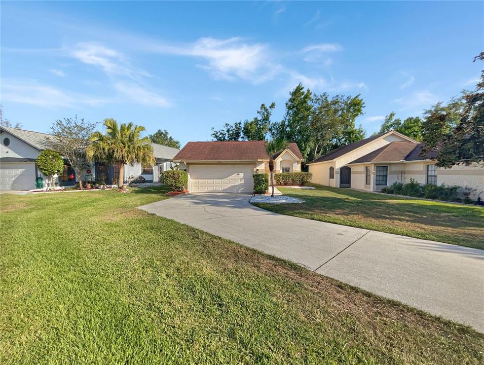 Active With Contract: $382,000 (2 beds, 2 baths, 1237 Square Feet)