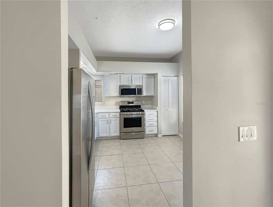 Active With Contract: $382,000 (2 beds, 2 baths, 1237 Square Feet)