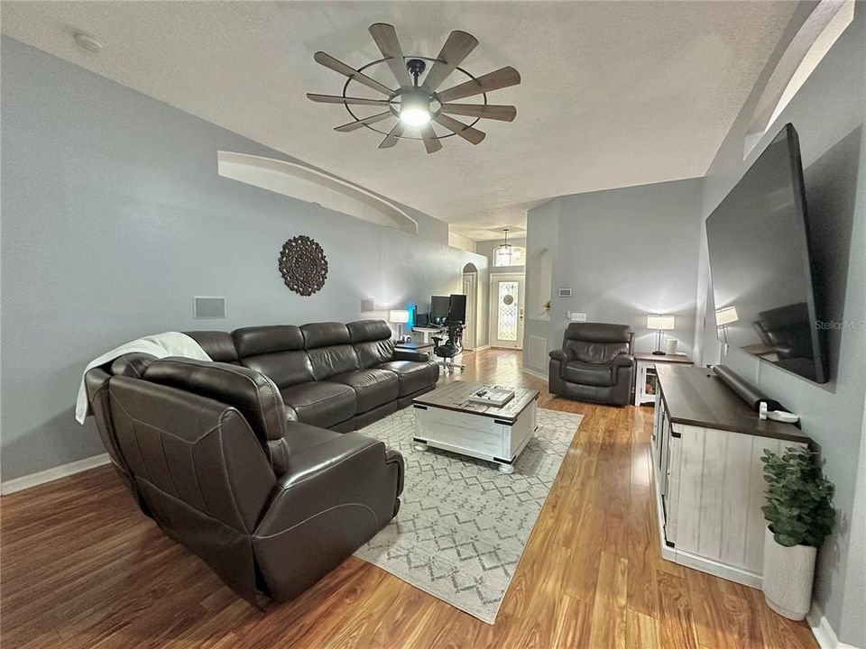 Active With Contract: $384,000 (3 beds, 2 baths, 1488 Square Feet)