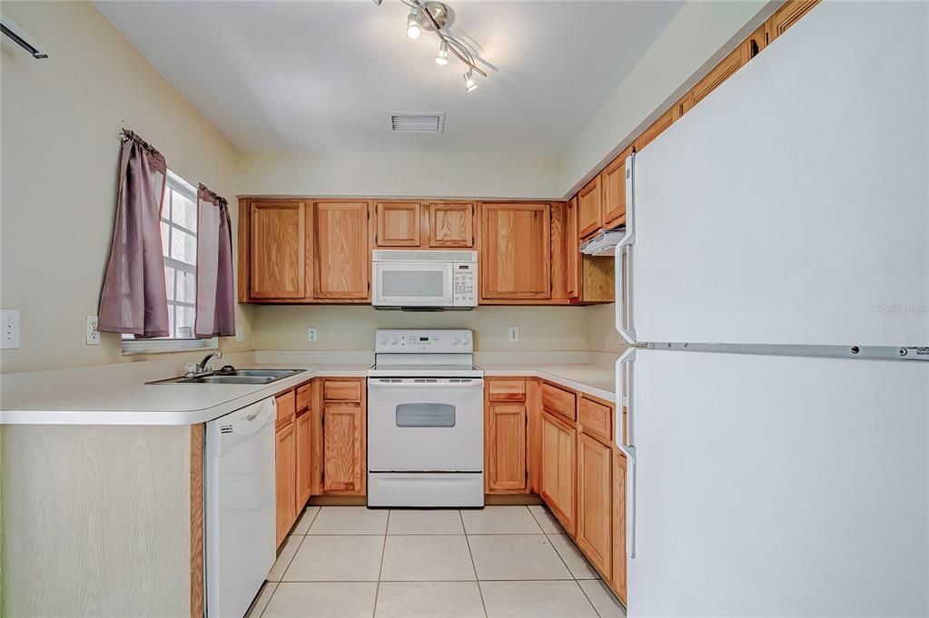 For Sale: $270,000 (2 beds, 2 baths, 1396 Square Feet)
