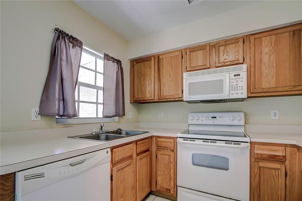 For Sale: $270,000 (2 beds, 2 baths, 1396 Square Feet)