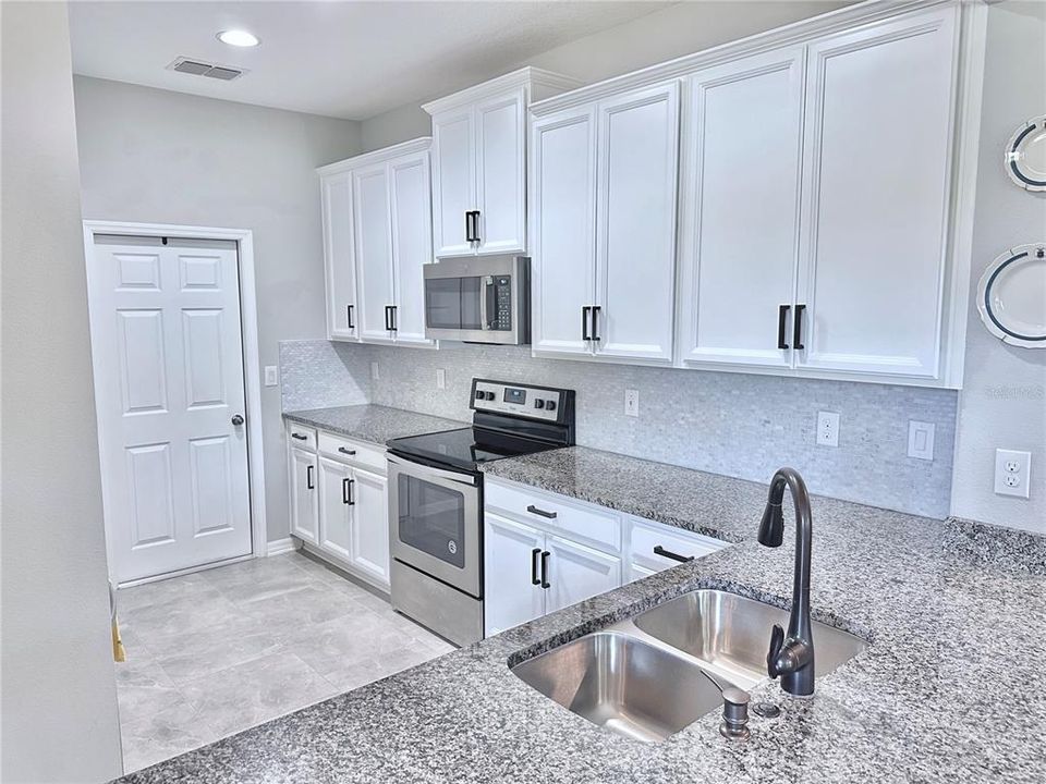 For Sale: $462,900 (3 beds, 2 baths, 1800 Square Feet)