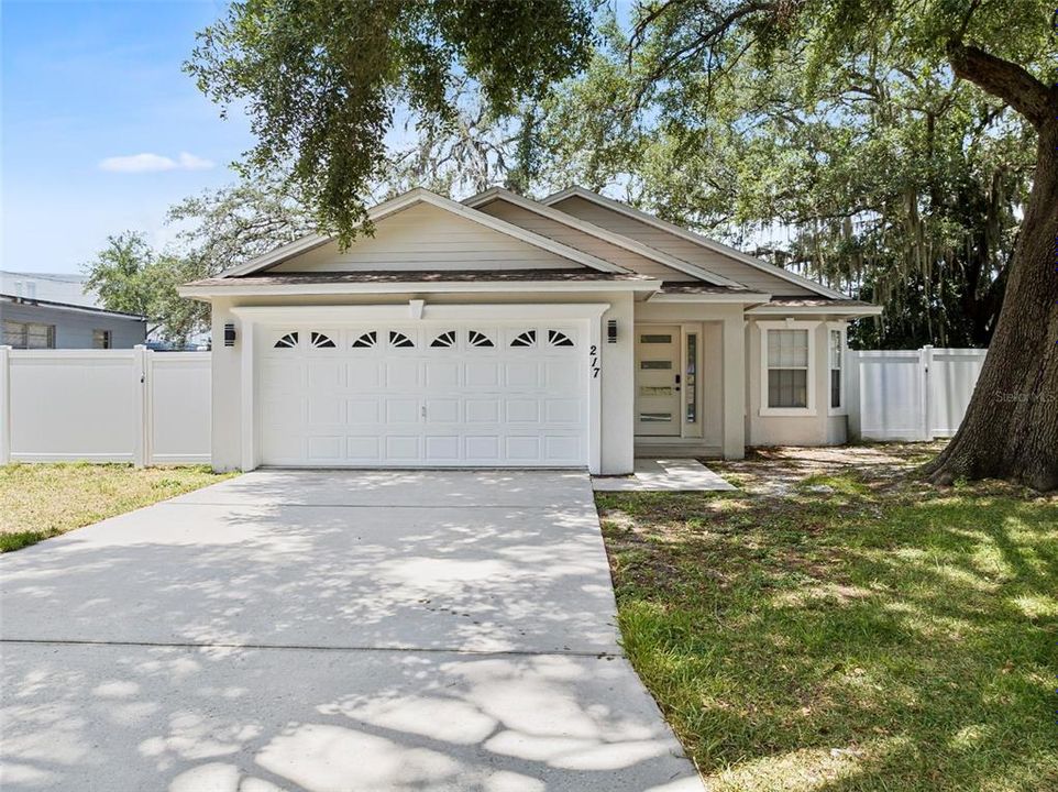 Active With Contract: $309,900 (3 beds, 2 baths, 1318 Square Feet)