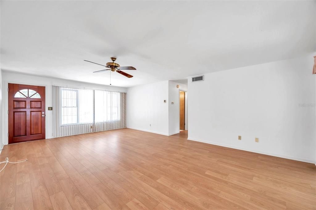 Recently Sold: $320,000 (2 beds, 1 baths, 1122 Square Feet)