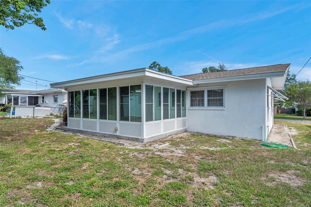 Recently Sold: $320,000 (2 beds, 1 baths, 1122 Square Feet)