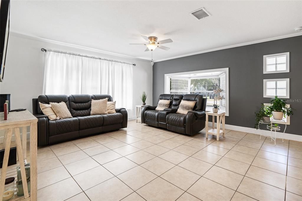 For Sale: $435,000 (4 beds, 2 baths, 1476 Square Feet)
