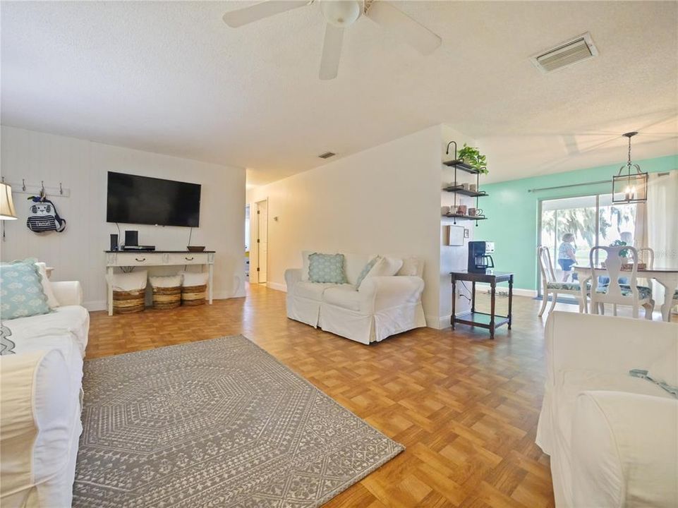 For Sale: $469,000 (2 beds, 2 baths, 1176 Square Feet)