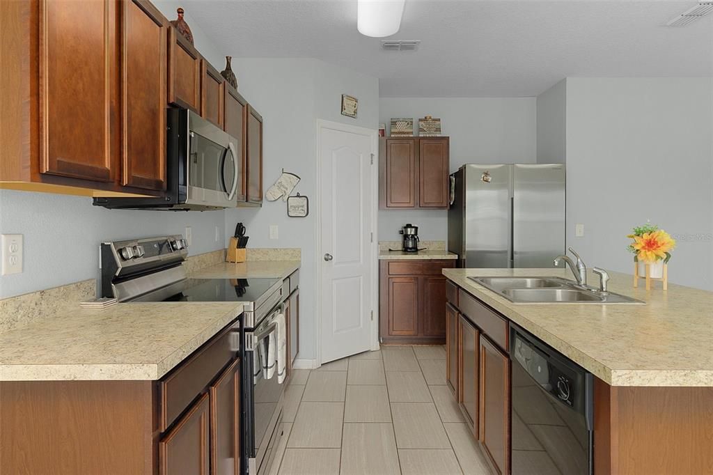 For Sale: $305,000 (3 beds, 2 baths, 1490 Square Feet)