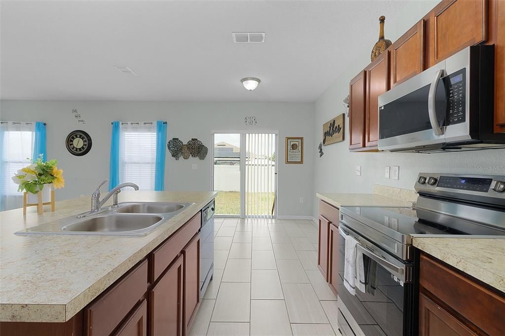 For Sale: $305,000 (3 beds, 2 baths, 1490 Square Feet)