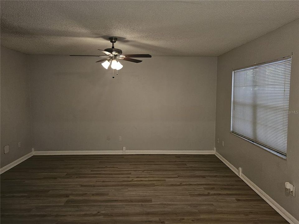 For Sale: $307,000 (3 beds, 1 baths, 1010 Square Feet)