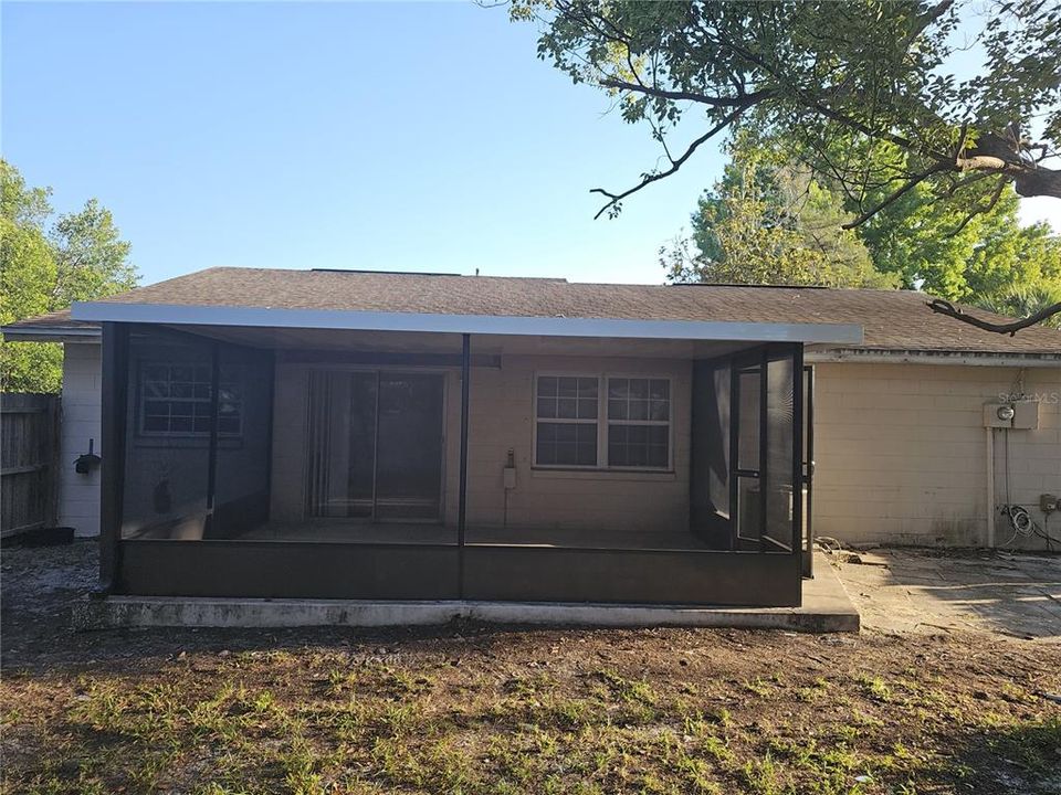 For Sale: $307,000 (3 beds, 1 baths, 1010 Square Feet)